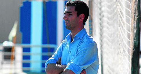 Antonio Rueda, entrenador del Nervión, durante el partido de esta temporada que les enfrentó al ascendido Morón. Antonio Rueda, entrenador del Nervión, durante el partido de esta temporada que les enfrentó al ascendido Morón.