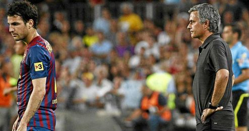 Cesc Fábregas podría jugar a la órdenes de Mourinho la próxima temporada. Cesc Fábregas podría jugar a la órdenes de Mourinho la próxima temporada.