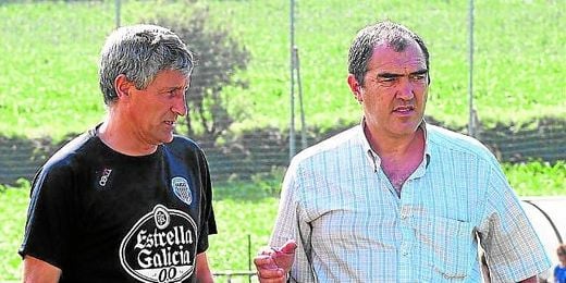 Quique Setién (a la izquierda), junto al director deportivo del Lugo, Carlos Mouriz, con el que pactó su adiós. Quique Setién (a la izquierda), junto al director deportivo del Lugo, Carlos Mouriz, con el que pactó su adiós.