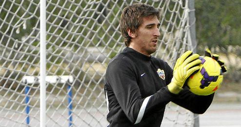 Julián firmará tres años con el Almería. Julián firmará tres años con el Almería.