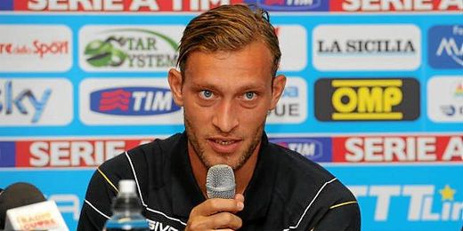 El futbolista está actualmente en el Chievo Verona de la Liga italiana. El futbolista está actualmente en el Chievo Verona de la Liga italiana.