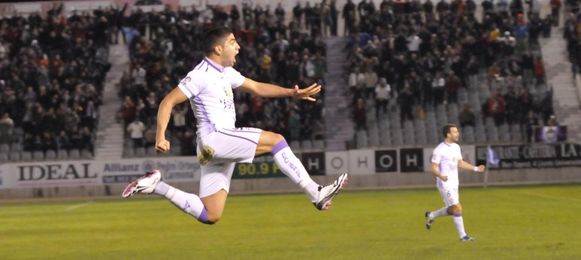 Jona celebra uno de sus goles con el Jaén. Jona celebra uno de sus goles con el Jaén.