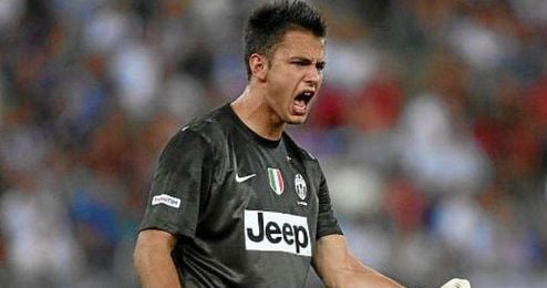 Nicola Leali jugando un partido con la Juve Nicola Leali jugando un partido con la Juve