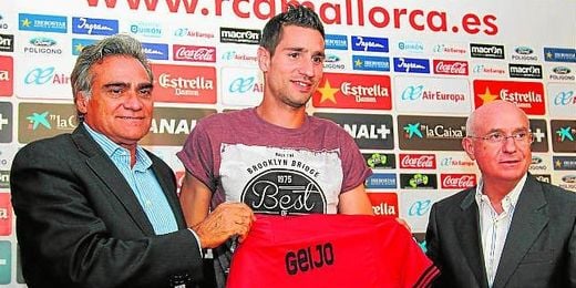 Gabriel Cerdá y Serra Ferrer, en la imagen separados por Álex Geijo, hacen públicas sus diferencias Gabriel Cerdá y Serra Ferrer, en la imagen separados por Álex Geijo, hacen públicas sus diferencias