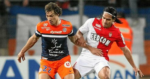 Stambouli, en un partido de la última temporada en la Ligue 1 tapando a Falcao. Stambouli, en un partido de la última temporada en la Ligue 1 tapando a Falcao.