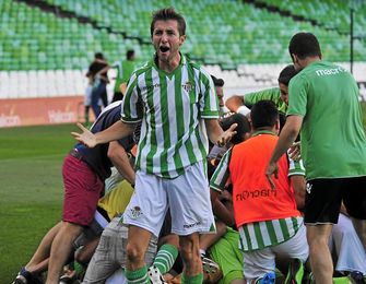 Alegría verdiblanca tras el pitido final. Alegría verdiblanca tras el pitido final.