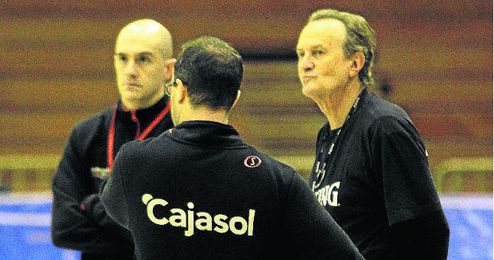 Aíto junto a su equipo de trabajo Aíto junto a su equipo de trabajo