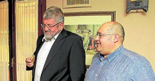 Leo Chaves y Juan Llaneza no seguirán en el nuevo Cajasol Leo Chaves y Juan Llaneza no seguirán en el nuevo Cajasol