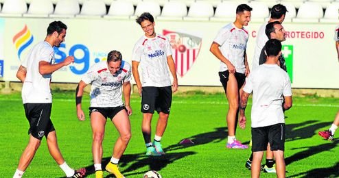 Denis Suárez tuvo un papel fundamental para que su amigo Deulofeu se decantase por jugar esta temporada en el Sevilla. Denis Suárez tuvo un papel fundamental para que su amigo Deulofeu se decantase por jugar esta temporada en el Sevilla.