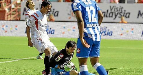Lux en el partido que enfrentó al Depor con el Sevilla el pasado domingo. Lux en el partido que enfrentó al Depor con el Sevilla el pasado domingo.