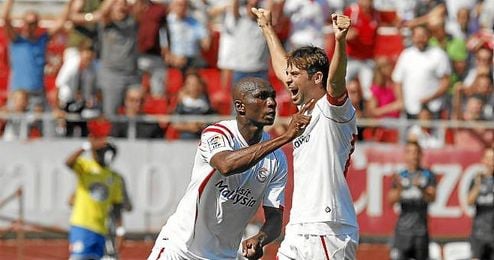 M´Bia celebra un tanto de la presente temporada con el Sevilla. M´Bia celebra un tanto de la presente temporada con el Sevilla.