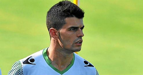 Álex Martínez durante un entrenamiento con el conjunto hispalense. Álex Martínez durante un entrenamiento con el conjunto hispalense.