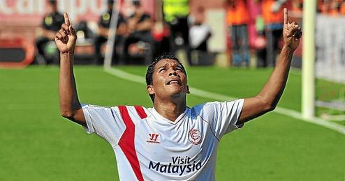 Bacca celebra un gol con el Sevilla en la presente temporada. Bacca celebra un gol con el Sevilla en la presente temporada.