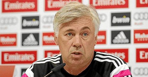 Carlo Ancelotti en sala de prensa. Carlo Ancelotti en sala de prensa.