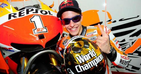 Márquez, con tan solo 21 años, se ha convertido en bicampeón del Mundo en MotoGP. Márquez, con tan solo 21 años, se ha convertido en bicampeón del Mundo en MotoGP.