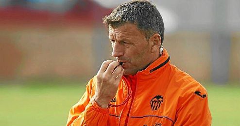 Djukic, relevo de Ferrer en el Córdoba. Djukic, relevo de Ferrer en el Córdoba.