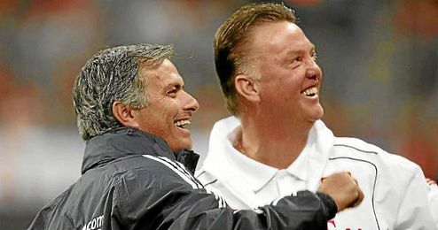 Van Gaal y Mourinho son viejos conocidos. Van Gaal y Mourinho son viejos conocidos.