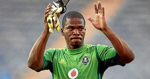Meyiwa en un partido con los Orlando Pirates Meyiwa en un partido con los Orlando Pirates