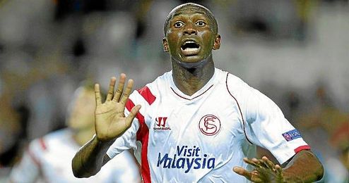 M´Bia celebra un gol con el Sevilla esta temporada. M´Bia celebra un gol con el Sevilla esta temporada.