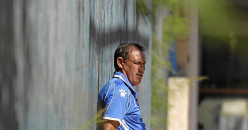 Pirri, entrenador del Morón. Pirri, entrenador del Morón.