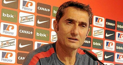 Valverde, en rueda de prensa. Valverde, en rueda de prensa.