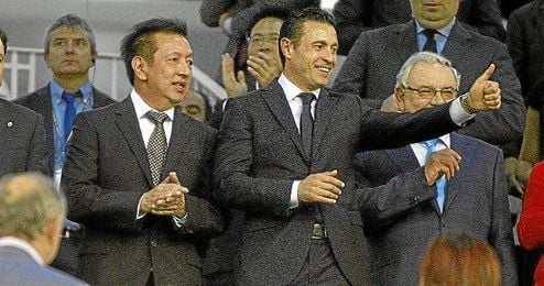 Peter Lim y Amadeo Salvo en el palco de Mestalla. Peter Lim y Amadeo Salvo en el palco de Mestalla.