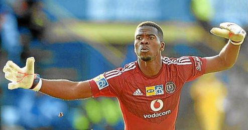Imagen de archivo de Meyiwa durante un partido con los Orlando Pirates. Imagen de archivo de Meyiwa durante un partido con los Orlando Pirates.
