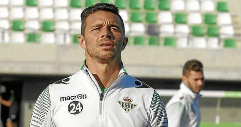 Rubén Castro durante un entrenamiento del Betis. Rubén Castro durante un entrenamiento del Betis.