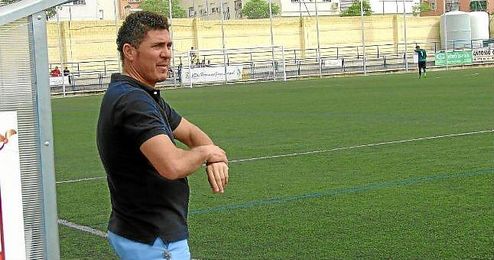 Alonso Ramírez, técnico del Cabecense, busca un delantero. Alonso Ramírez, técnico del Cabecense, busca un delantero.