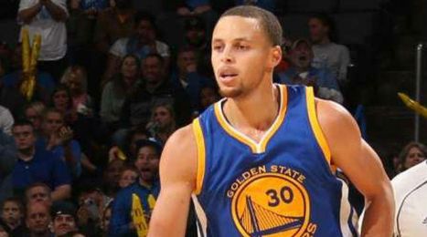 Curry durante un partido Curry durante un partido