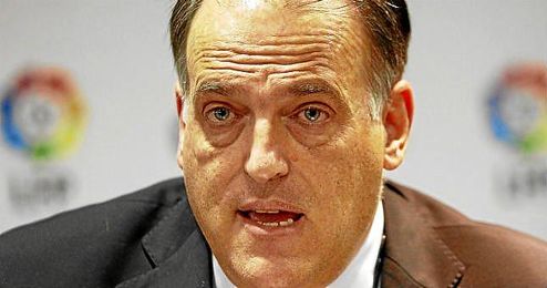 Javier Tebas espera acabar con la violencia dentro de los campos de fútbol. Javier Tebas espera acabar con la violencia dentro de los campos de fútbol.