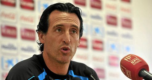 Emery en el transcurso de una rueda de prensa. Emery en el transcurso de una rueda de prensa.