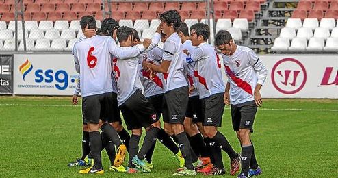 Los jugadores del Sevilla Atlético celebran un gol. Los jugadores del Sevilla Atlético celebran un gol.