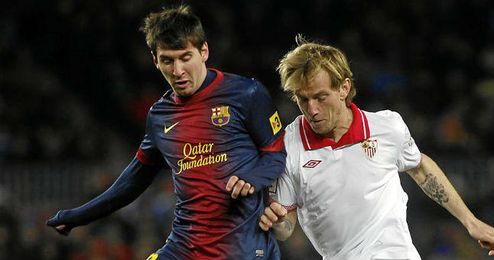 La temporada 12/13 fue la última en la que el Sevilla lució el escudo tradicional. La temporada 12/13 fue la última en la que el Sevilla lució el escudo tradicional.