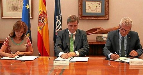 El Alcalde de Tarragona, Félix Ballesteros, la subsecretaria del Ministerio de Hacienda y Administraciones Públicas, Pilar Platero, y el presidente del CSD, Miguel Cardenal, firmaron el Convenio para los XVIII Juegos del MediterráneoTarragona 2017. El Alcalde de Tarragona, Félix Ballesteros, la subsecretaria del Ministerio de Hacienda y Administraciones Públicas, Pilar Platero, y el presidente del CSD, Miguel Cardenal, firmaron el Convenio para los XVIII Juegos del MediterráneoTarragona 2017.