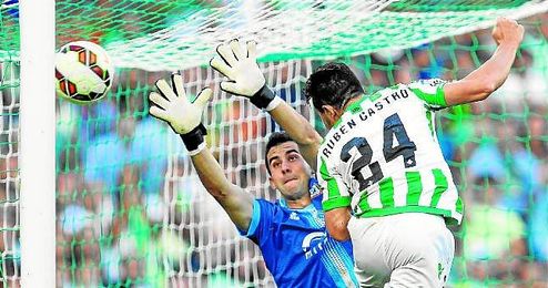 Esta temporada, Rubén Castro ha sumado tres víctimas de ´Plata´ a su historial: Sabadell, Mirandés y Llagostera. Esta temporada, Rubén Castro ha sumado tres víctimas de ´Plata´ a su historial: Sabadell, Mirandés y Llagostera.