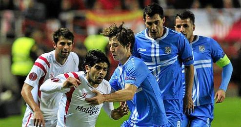 Lance del Sevilla 1-0 Rijeka que ha dado el pase a los hispalenses. Lance del Sevilla 1-0 Rijeka que ha dado el pase a los hispalenses.