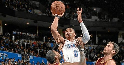 Westbrook entrando a canasta. Westbrook entrando a canasta.