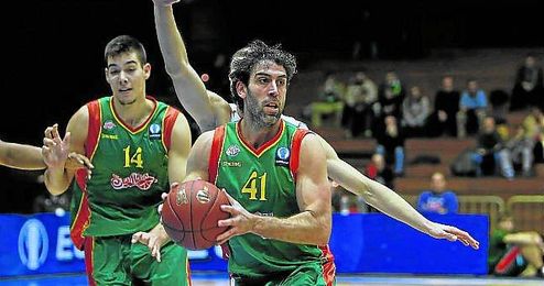 Berni Rodríguez, capitán del Baloncesto Sevilla, regresa a Málaga para enfrentarse mañana al Unicaja, club en el que se formó. Berni Rodríguez, capitán del Baloncesto Sevilla, regresa a Málaga para enfrentarse mañana al Unicaja, club en el que se formó.