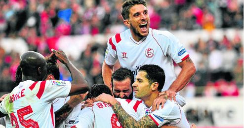 Los sevillistas echaron el cierre el pasado domingo a un año con muchas más alegrías que decepciones. Los sevillistas echaron el cierre el pasado domingo a un año con muchas más alegrías que decepciones.