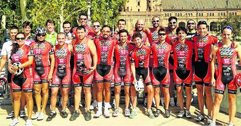 Foto de grupo del Club Triatlón Isbilya Foto de grupo del Club Triatlón Isbilya