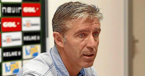 Paco Fernández, entrenador del Racing, en sala de prensa. Paco Fernández, entrenador del Racing, en sala de prensa.