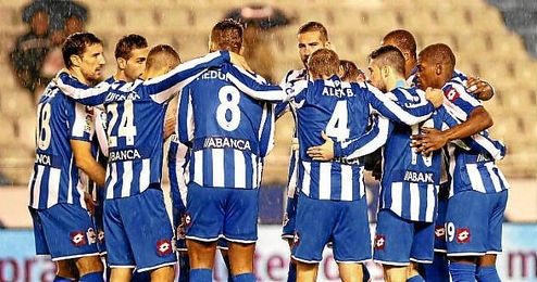 Los jugadores del Deportivo durante un partido de la presente Liga. Los jugadores del Deportivo durante un partido de la presente Liga.