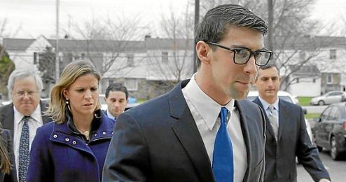 Michael Phelps, a la entrada a los juzgados en Baltimore. Michael Phelps, a la entrada a los juzgados en Baltimore.
