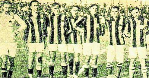 Primer conjunto del Real Betis Balompié, poco después de la fusión. Primer conjunto del Real Betis Balompié, poco después de la fusión.