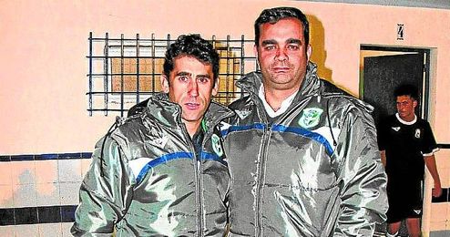 Paco Gallardo y Pablo del Pino posan para ESTADIO en el Municipal de Bellavista. Paco Gallardo y Pablo del Pino posan para ESTADIO en el Municipal de Bellavista.