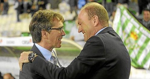 El Betis decidirá este lunes entre Vázquez o Mel. El Betis decidirá este lunes entre Vázquez o Mel.