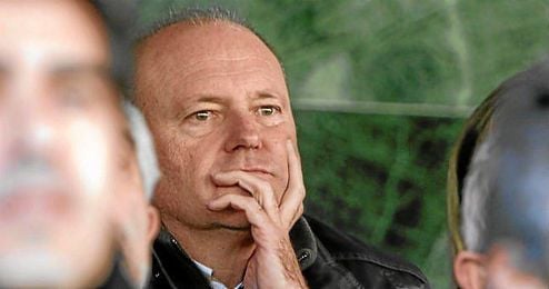 Pepe Mel, en la grada del Benito Villamarín. Pepe Mel, en la grada del Benito Villamarín.