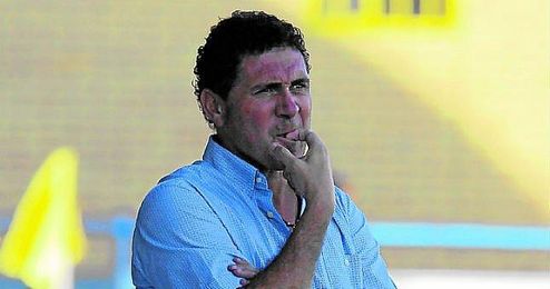 Como hace cuatro años en Los Palacios, Alonso Ramírez deja su sitio a Antonio Gil, pero ahora en el ´Cense´. Como hace cuatro años en Los Palacios, Alonso Ramírez deja su sitio a Antonio Gil, pero ahora en el ´Cense´.