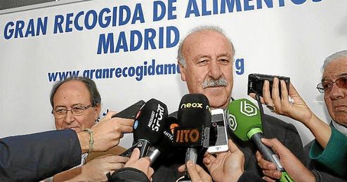 Vicente del Bosque atiende a los medios en un acto reciente. Vicente del Bosque atiende a los medios en un acto reciente.